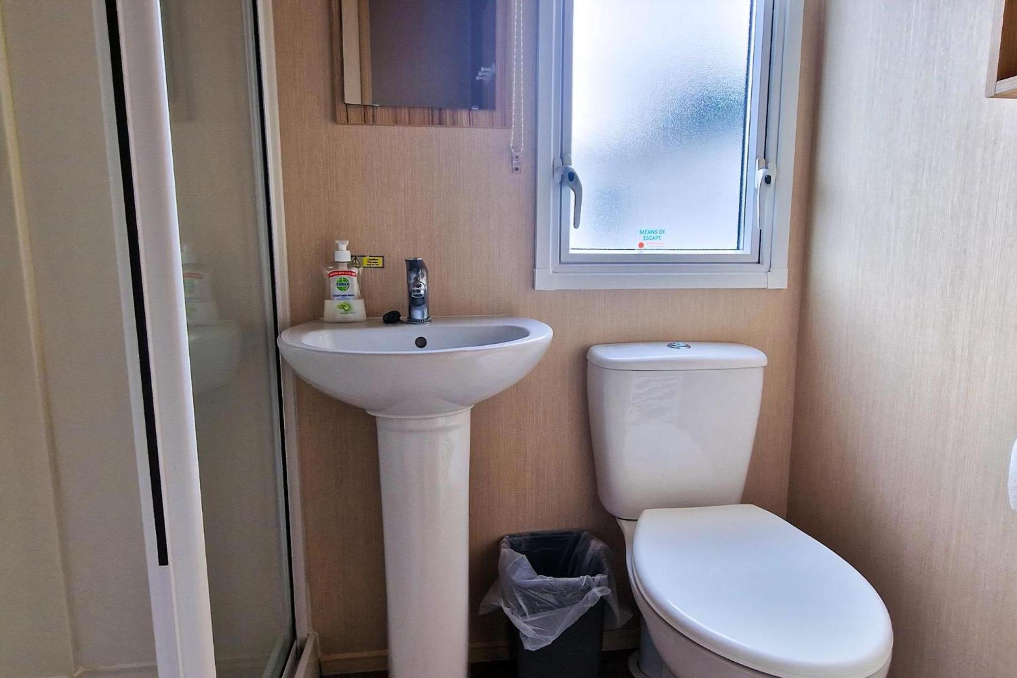 8 Berth Caravan For Hire At Manor Park Near To A Great Beach Ref 23041C Hunstanton Dış mekan fotoğraf