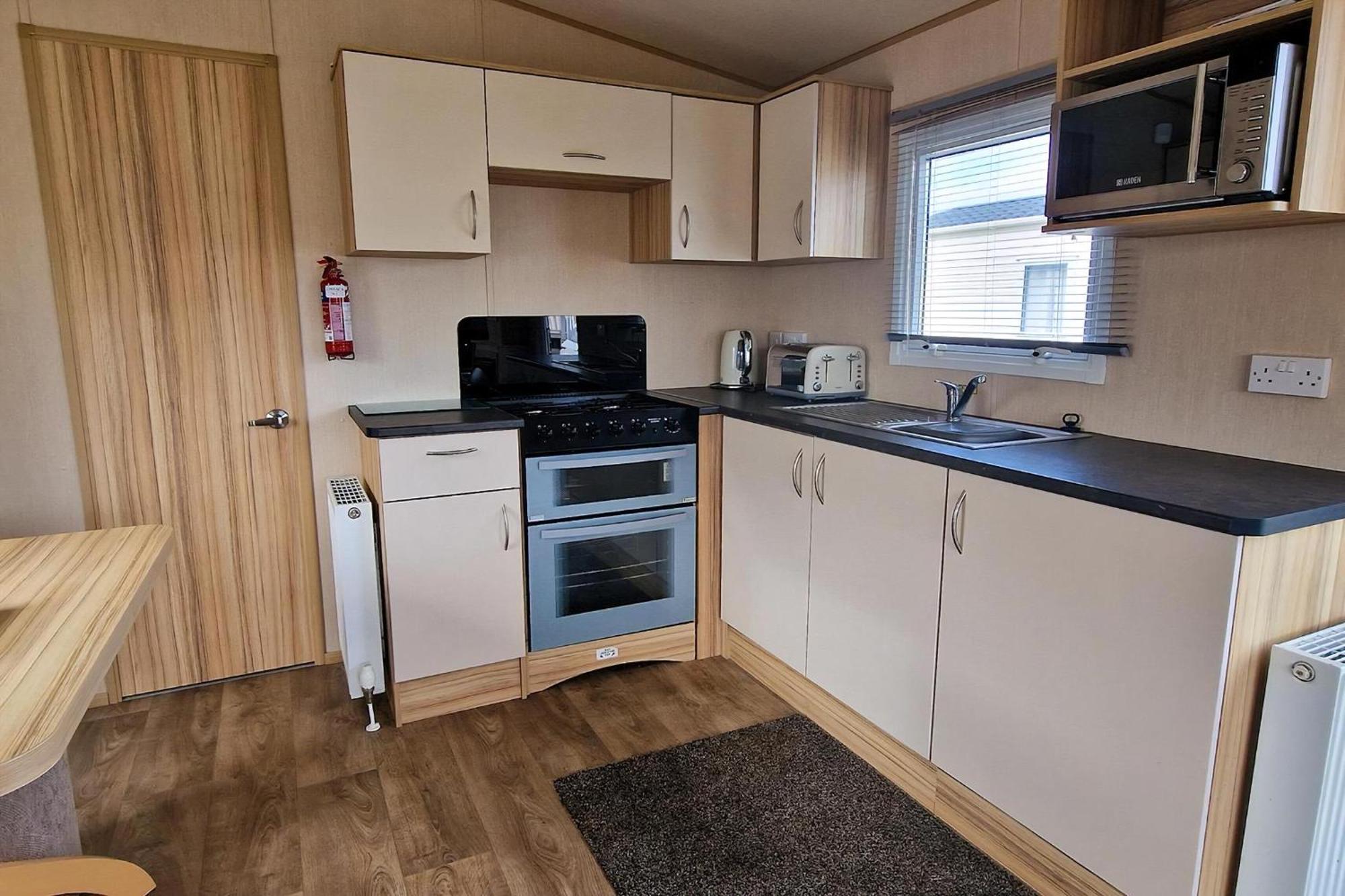 8 Berth Caravan For Hire At Manor Park Near To A Great Beach Ref 23041C Hunstanton Dış mekan fotoğraf